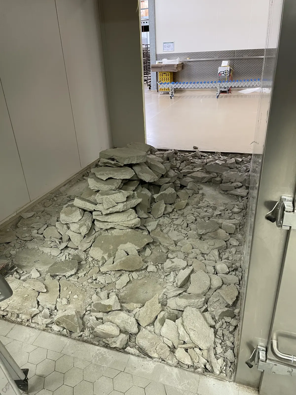 AST BV project — afbraak in industriële bakkerij